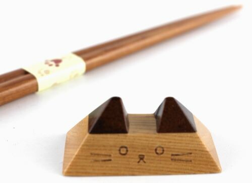 Japanese Cat Chopsticks Set – Natural Wood Chopsticks with Cat-Shaped Rest (Made in Japan)