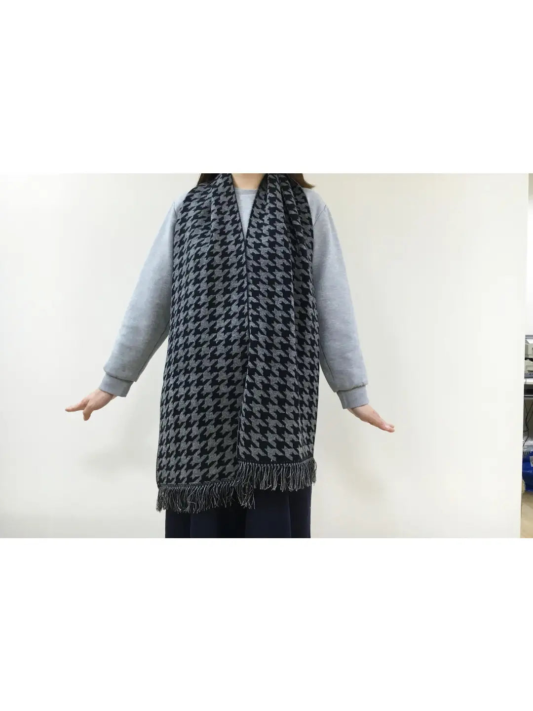 55 Silk 45 Cashmere Scarf In Houndstooth Pattern Monochrome